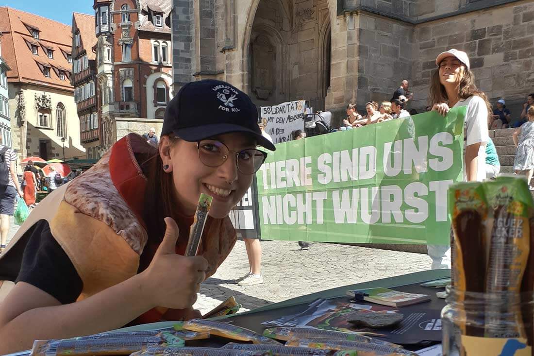 PETAZWEI Streetteam Tuebingen Wurst Aktion