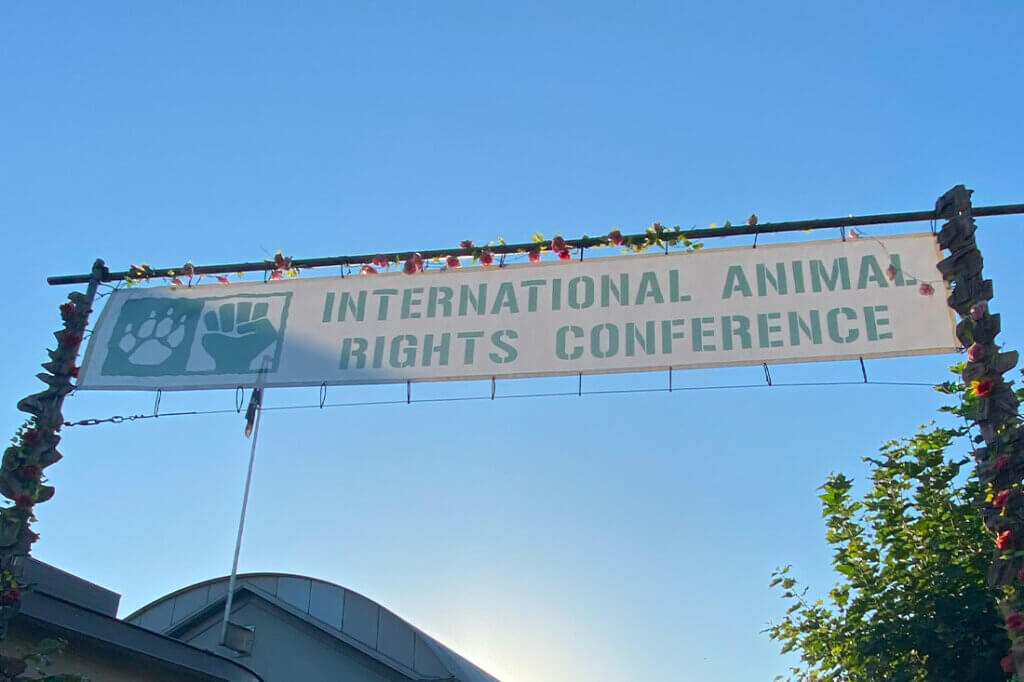 Banner von der Internationalen Tierrechtskonferenz.